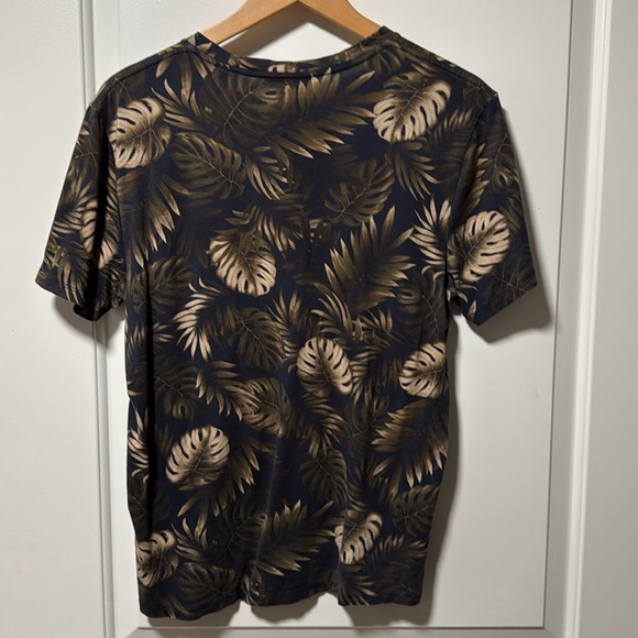 Vince brown Pima cotton leaf patterned SS crew neck tee size small - Picture 5 of 5